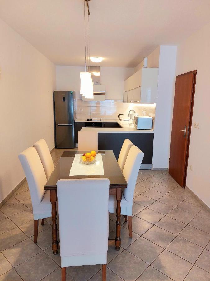 Apartment With Private Pool "Patricia" Makarska Bagian luar foto