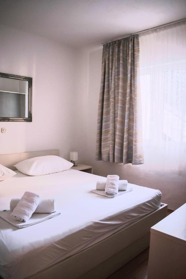 Apartment With Private Pool "Patricia" Makarska Bagian luar foto