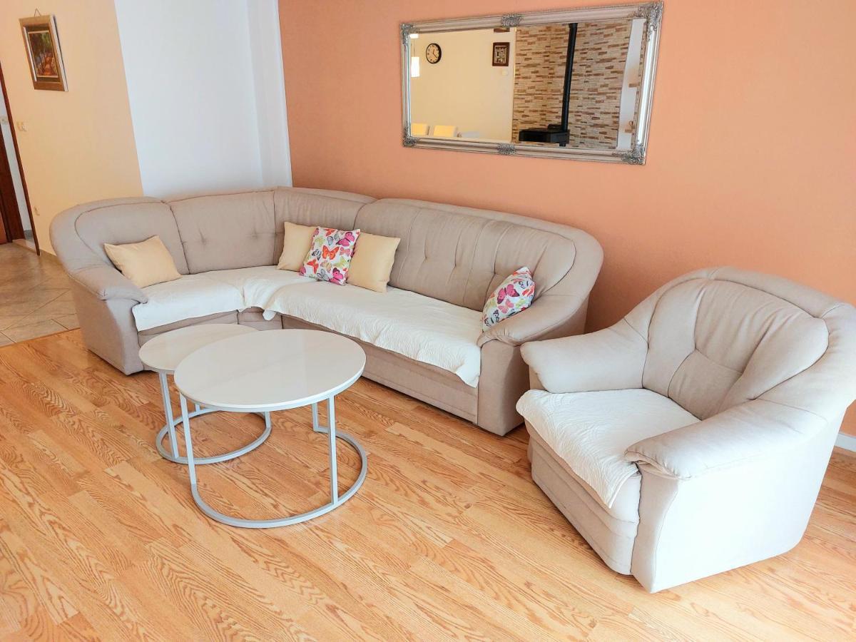 Apartment With Private Pool "Patricia" Makarska Bagian luar foto