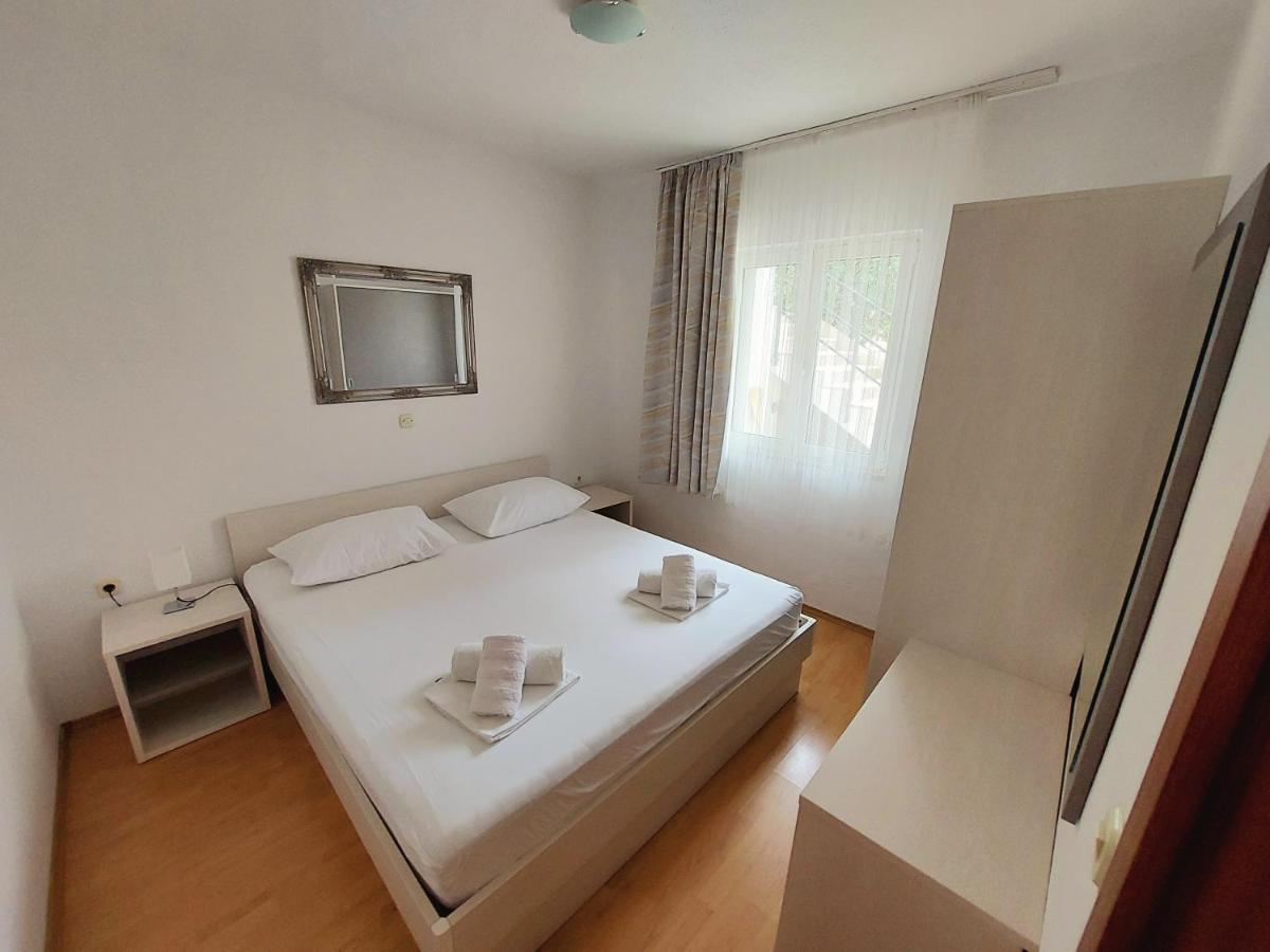 Apartment With Private Pool "Patricia" Makarska Bagian luar foto