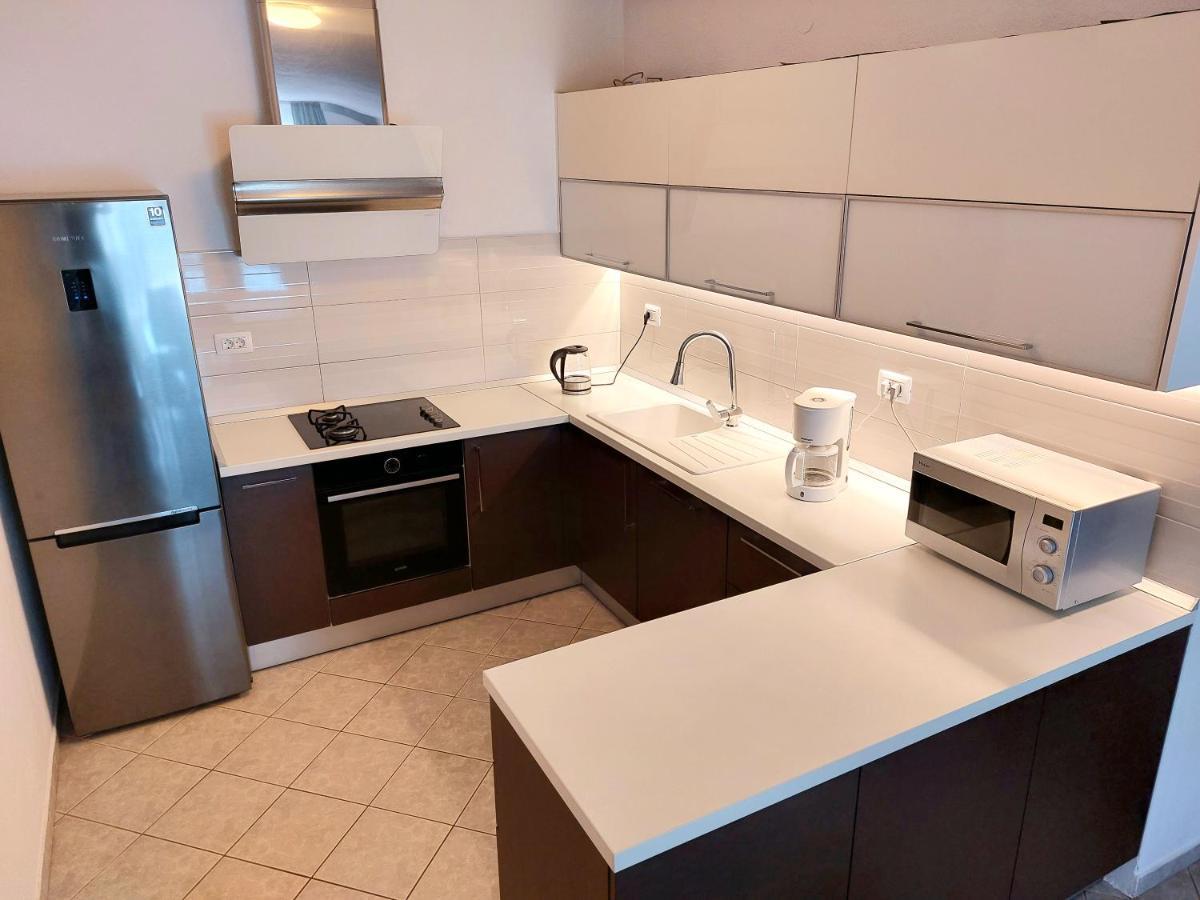 Apartment With Private Pool "Patricia" Makarska Bagian luar foto