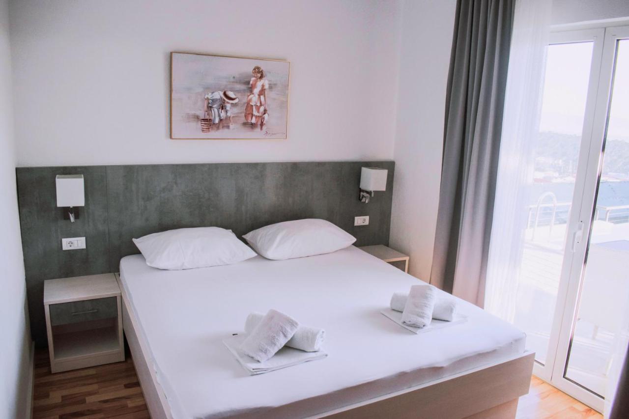 Apartment With Private Pool "Patricia" Makarska Bagian luar foto