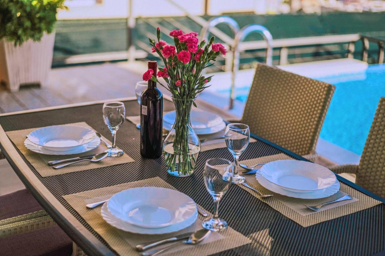 Apartment With Private Pool "Patricia" Makarska Bagian luar foto