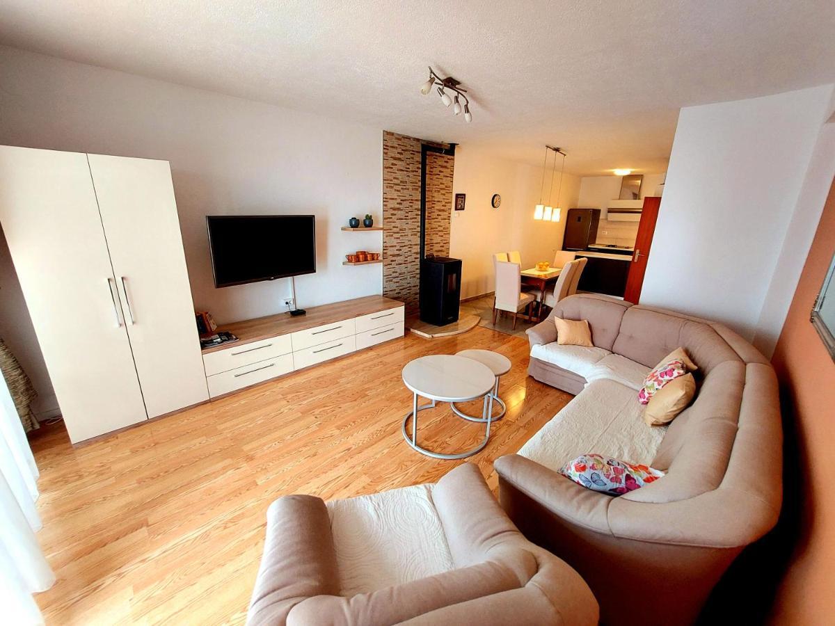 Apartment With Private Pool "Patricia" Makarska Bagian luar foto