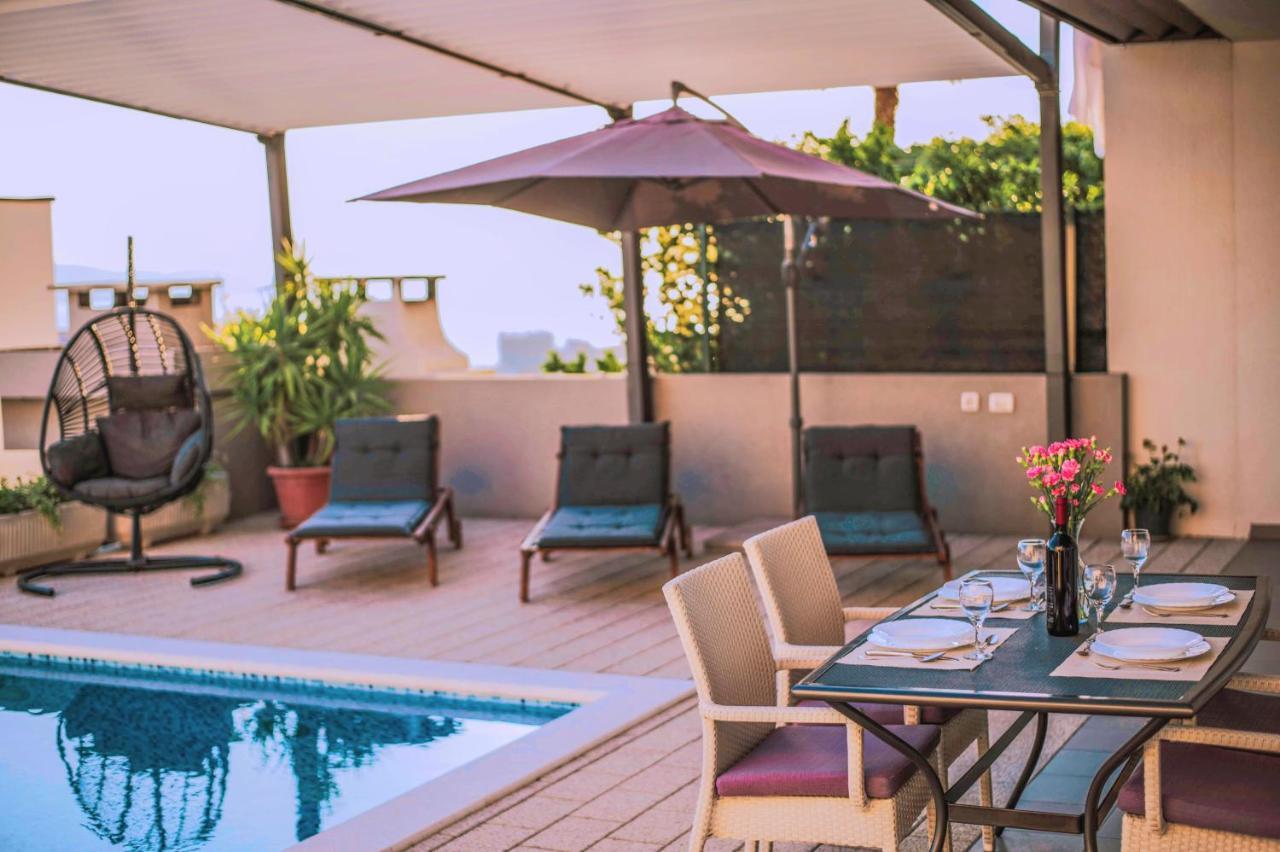 Apartment With Private Pool "Patricia" Makarska Bagian luar foto